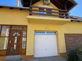 Eladó 170 m²-esikerház Dunakeszi, Révdűlőben 5 szobás ikerházfél ELADÓ: 141'900'000 Ft