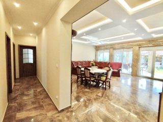 Eladó 200 m²-escsaládi ház Dunakeszi, Újszerű családi ház frekventált helyen eladó!: 245'000'000 Ft