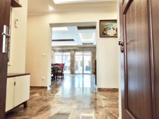 Eladó 200 m²-escsaládi ház Dunakeszi, Újszerű családi ház frekventált helyen eladó!: 245'000'000 Ft