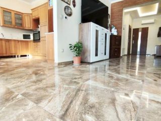 Eladó 200 m²-escsaládi ház Dunakeszi, Újszerű családi ház frekventált helyen eladó!: 245'000'000 Ft