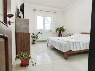 Eladó 200 m²-escsaládi ház Dunakeszi, Újszerű családi ház frekventált helyen eladó!: 245'000'000 Ft