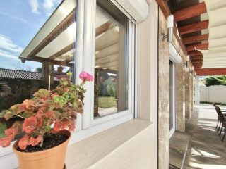 Eladó 200 m²-escsaládi ház Dunakeszi, Újszerű családi ház frekventált helyen eladó!: 245'000'000 Ft