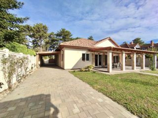 Eladó 200 m²-escsaládi ház Dunakeszi, Újszerű családi ház frekventált helyen eladó!: 245'000'000 Ft