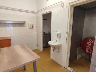Eladó 82 m²-esüzlethelyiség utcai bejárattal Dunaújváros, Apáczai Csere János utca: 55'000'000 Ft