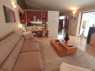 Eladó 200 m²-escsaládi ház Dunaújváros, Csillagdomb utca: 159'990'000 Ft