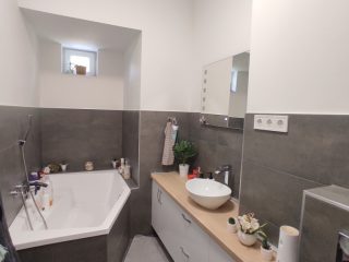 Eladó 52 m²-estársasházi lakás Dunaújváros, Esze Tamás utca: 42'500'000 Ft