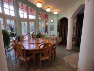 Eladó 350 m²-escsaládi ház Dunaújváros, Gőzmalom utca: 128'000'000 Ft