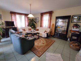 Eladó 350 m²-escsaládi ház Dunaújváros, Gőzmalom utca: 128'000'000 Ft