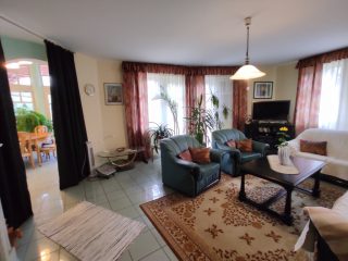 Eladó 350 m²-escsaládi ház Dunaújváros, Gőzmalom utca: 128'000'000 Ft