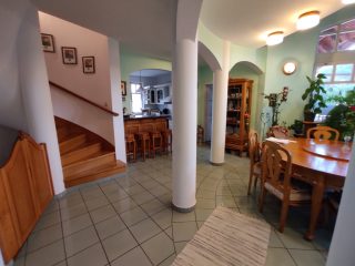 Eladó 350 m²-escsaládi ház Dunaújváros, Gőzmalom utca: 128'000'000 Ft