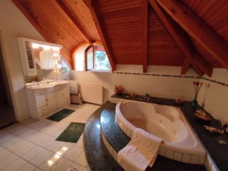 Eladó 350 m²-escsaládi ház Dunaújváros, Gőzmalom utca: 128'000'000 Ft