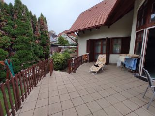 Eladó 350 m²-escsaládi ház Dunaújváros, Gőzmalom utca: 128'000'000 Ft