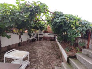 Eladó 350 m²-escsaládi ház Dunaújváros, Gőzmalom utca: 128'000'000 Ft