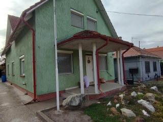 Eladó 142 m²-escsaládi ház Dunavarsány, Központ közeli utca: 119'990'000 Ft