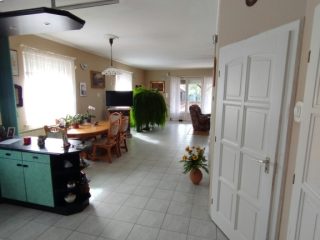 Eladó 142 m²-escsaládi ház Dunavarsány, Központ közeli utca: 119'990'000 Ft