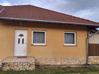 Eladó 137 m²-esikerház Ecser, Kálvária domb: 130'000'000 Ft