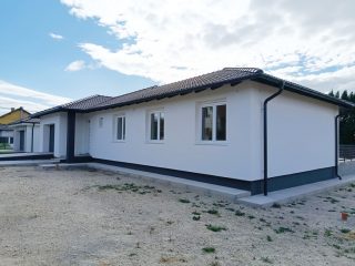 Eladó 186 m²-escsaládi ház Érd (Dombosváros) , Bihari utca környékén: 154'500'000 Ft