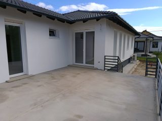 Eladó 186 m²-escsaládi ház Érd (Dombosváros) , Bihari utca környékén: 154'500'000 Ft