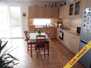 Eladó 100 m²-escsaládi ház Érd (Dombosváros) , Szovátai út környékén: 109'900'000 Ft