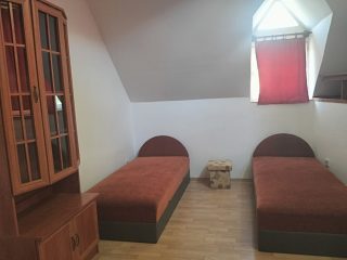 Kiadó 120 m²-escsaládi ház Érd (Érdliget) , Érdligeten található utca: 350'000 Ft