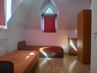 Kiadó 120 m²-escsaládi ház Érd (Érdliget) , Érdligeten található utca: 350'000 Ft