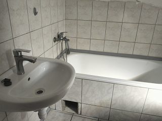 Kiadó 120 m²-escsaládi ház Érd (Érdliget) , Érdligeten található utca: 350'000 Ft