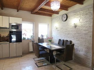 Eladó 142 m²-escsaládi ház Érd (Fenyves Parkváros) , Felső Parkvárosban található utca: 158'000'000 Ft