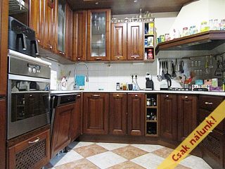 Eladó 340 m²-escsaládi ház Érd (Fenyves Parkváros) , Fenyves Parkvárosban található utca: 147'900'000 Ft