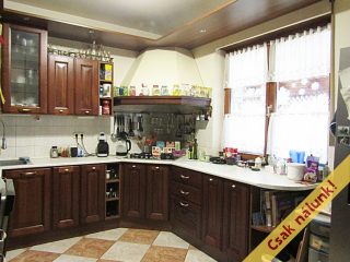 Eladó 340 m²-escsaládi ház Érd (Fenyves Parkváros) , Fenyves Parkvárosban található utca: 147'900'000 Ft