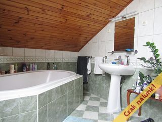 Eladó 340 m²-escsaládi ház Érd (Fenyves Parkváros) , Fenyves Parkvárosban található utca: 147'900'000 Ft