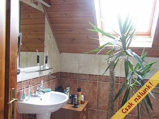 Eladó 340 m²-escsaládi ház Érd (Fenyves Parkváros) , Fenyves Parkvárosban található utca: 147'900'000 Ft