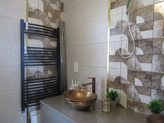 Eladó 217 m²-escsaládi ház Érd (Fenyves Parkváros) , Fenyves Parkvárosi utca: 256'000'000 Ft