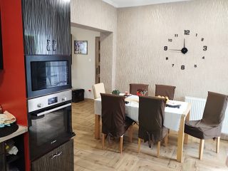 Eladó 240 m²-escsaládi ház Érd (Fenyves Parkváros) , Vihorlát utca közelében utca: 220'000'000 Ft