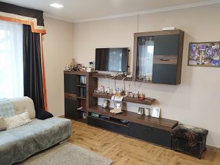 Eladó 240 m²-escsaládi ház Érd (Fenyves Parkváros) , Vihorlát utca közelében utca: 220'000'000 Ft