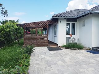 Eladó 240 m²-escsaládi ház Érd (Fenyves Parkváros) , Vihorlát utca közelében utca: 220'000'000 Ft