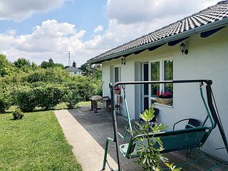 Eladó 240 m²-escsaládi ház Érd (Fenyves Parkváros) , Vihorlát utca közelében utca: 220'000'000 Ft