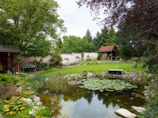 Eladó 190 m²-escsaládi ház Erdőkertes, Körte utca: 134'000'000 Ft