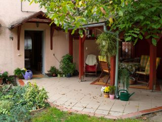 Eladó 190 m²-escsaládi ház Erdőkertes, Körte utca: 134'000'000 Ft