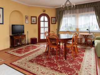 Eladó 190 m²-escsaládi ház Erdőkertes, Körte utca: 134'000'000 Ft