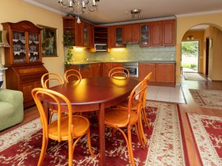 Eladó 190 m²-escsaládi ház Erdőkertes, Körte utca: 134'000'000 Ft