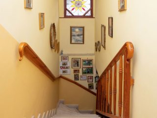 Eladó 190 m²-escsaládi ház Erdőkertes, Körte utca: 134'000'000 Ft