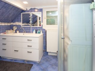 Eladó 190 m²-escsaládi ház Erdőkertes, Körte utca: 134'000'000 Ft