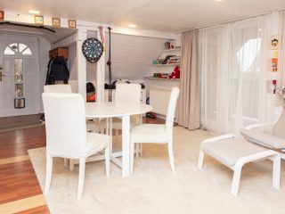 Eladó 190 m²-escsaládi ház Erdőkertes, Körte utca: 134'000'000 Ft