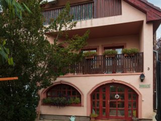 Eladó 190 m²-escsaládi ház Erdőkertes, Körte utca: 134'000'000 Ft