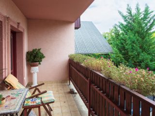 Eladó 190 m²-escsaládi ház Erdőkertes, Körte utca: 134'000'000 Ft