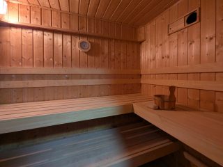 Eladó 190 m²-escsaládi ház Erdőkertes, Körte utca: 134'000'000 Ft