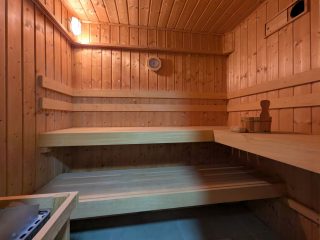 Eladó 190 m²-escsaládi ház Erdőkertes, Körte utca: 134'000'000 Ft