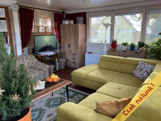 Eladó 125 m²-escsaládi ház Esztergom, Hegyalja utca: 109'000'000 Ft