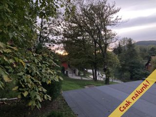 Eladó 125 m²-escsaládi ház Esztergom, Hegyalja utca: 109'000'000 Ft