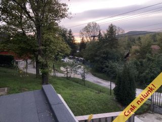 Eladó 125 m²-escsaládi ház Esztergom, Hegyalja utca: 109'000'000 Ft